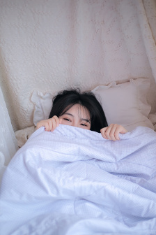 两片肥厚乌黑的陰唇